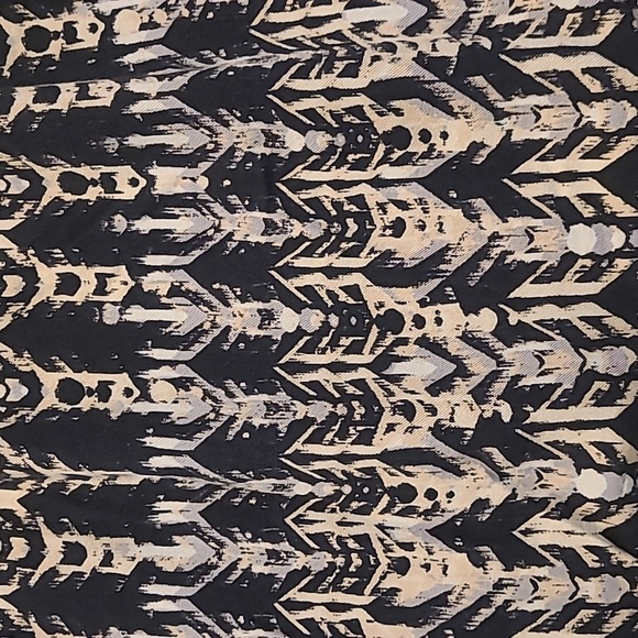 LIKE NEW H&M Abstract Patterned Mini Skirt with Pockets - Picture 11 of 12